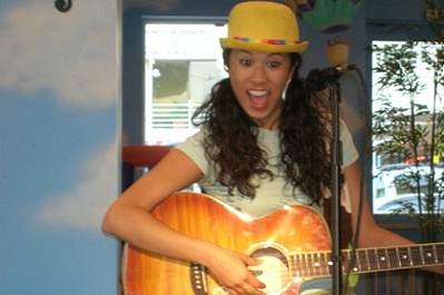 guitar, singing, entertainer, performing, silly sally, entertainment